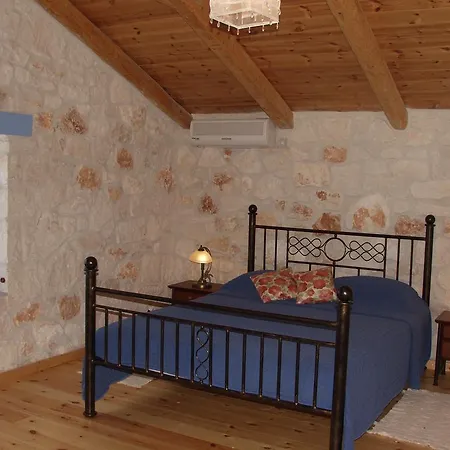 Nyaraló Lithos Stone House Vasilikí