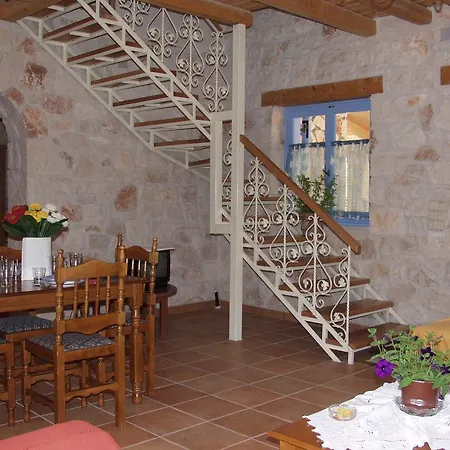 Nyaraló Lithos Stone House *